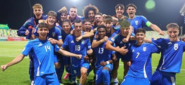 Italia Under 17 - Europeo, Italia epica all&#039;esordio: battuta 2-0 la Polonia in inferiorità numerica. Favo: &quot;Questi ragazzi sono incredibili&quot;
