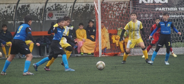 Venaria / 18° Calcio&Coriandoli - La pioggia non ferma lo spettacolo: le foto delle sfide classe 2012