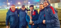 Carlo Barberis con la coppa del torneo Caduti di Superga 