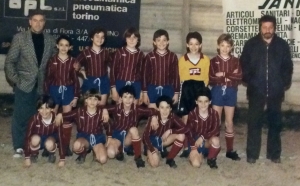 La squadra del Vanchiglia composta da nati nel 1980-81, in cui è presente anche Andrea Gasbarroni (il primo degli accosciati da sinistra)